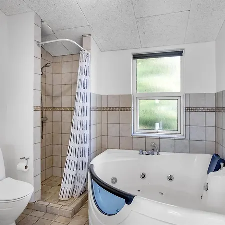 Omar - 1-0km From The Sea By Interhome Hébergement de vacances