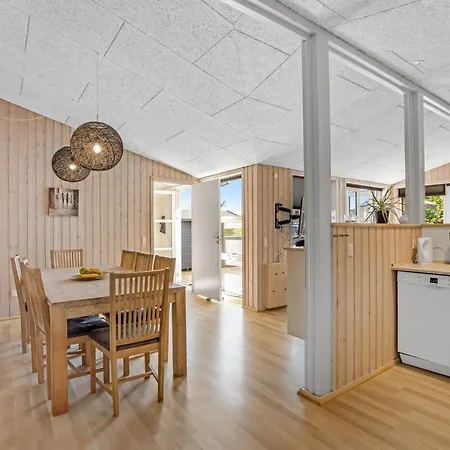 Omar - 1-0km From The Sea By Interhome Semesterbostad
