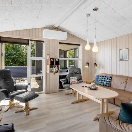 Semesterbostad Omar - 1-0km From The Sea By Interhome Blåvand