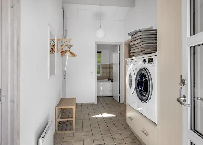 Prázdninový dům Omar - 1-0km From The Sea By Interhome *